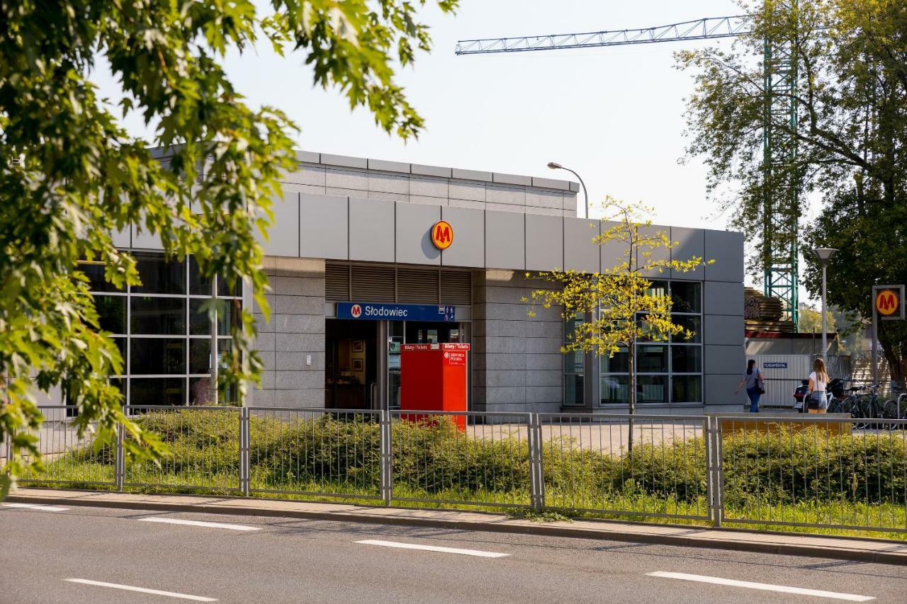 Klimatyczne Studio Metro Slodowiec Warsaw Luaran gambar